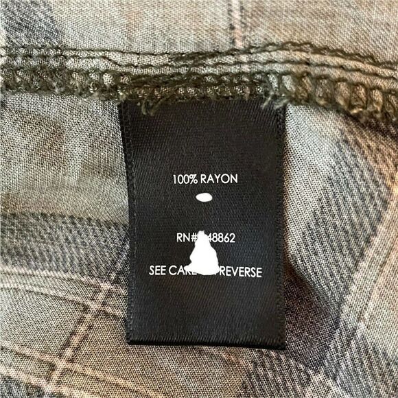 𝅺torrid Green Plaid Peplum Blouse Top 2 2X Roll Tab Sleeve V-Neck - Picture 6 of 6